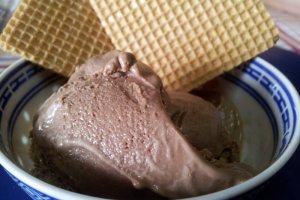 Inghetata cremoasa cu cacao si ciocolata