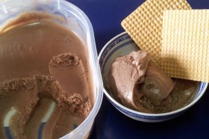 Inghetata cremoasa cu cacao si ciocolata