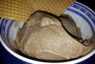 Inghetata cremoasa cu cacao si ciocolata