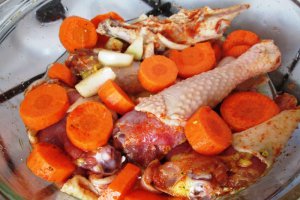Carne de pui cu legume la cuptor