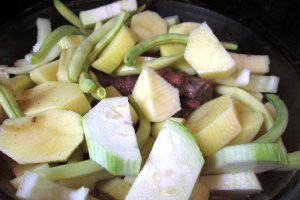 Carne de pui cu legume la cuptor