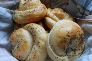 Melcisori pufosi cu branza sarata