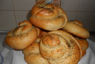 Melcisori pufosi cu branza sarata