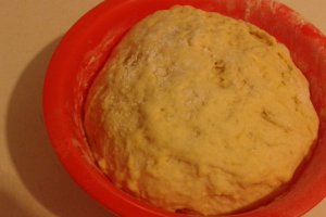 Mini cozonaci cu dulceata de nuci verzi si scortisoara