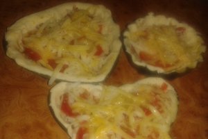 Tarte cu salam si mozzarella