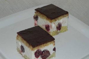 Desert prajitura cu mascarpone si visine