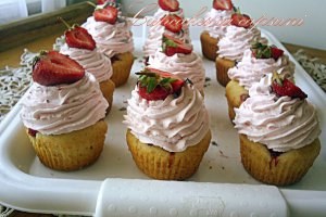 Cupcakes cu capsuni