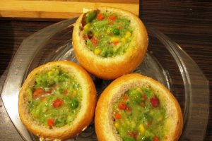 Chifle cu legume si carnaciori