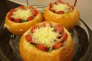 Chifle cu legume si carnaciori