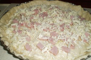 Tarta aperitiv cu aluat de placinte
