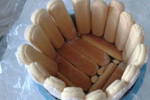 Tort cu piscoturi si fructe