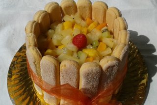 Tort cu piscoturi si fructe