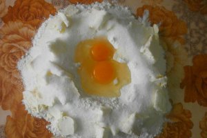 Tarta cu cirese si capsuni