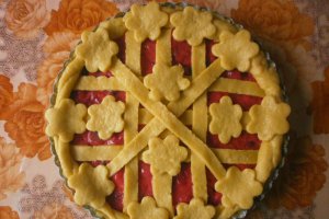 Tarta cu cirese si capsuni
