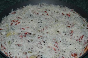 Pizza cu carne de porc si ciolan