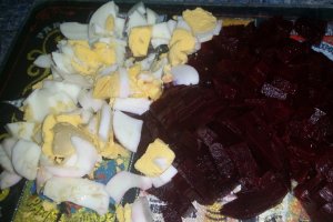 Salata de sfecla rosie cu branza Roquefort