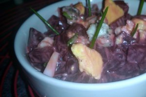 Salata de sfecla rosie cu branza Roquefort