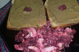 Salata de sfecla rosie cu branza Roquefort