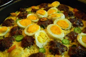 Chiftele cu cartofi noi gratinati