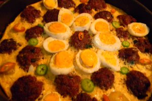Chiftele cu cartofi noi gratinati