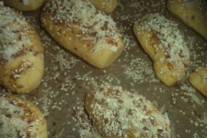 Cartofi cu cascaval si seminte la cuptor