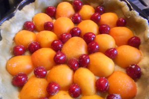 Tarta cu caise, cirese si rozmarin - de post