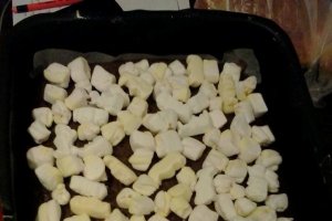 Prajitura cu bezele si caramel