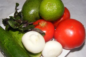 Salată de vară cu avocado