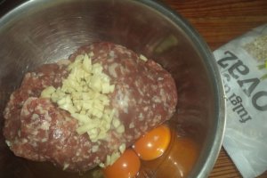 Chiftele din carne la cuptor cu fulgi si tarate de ovaz