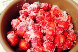 Dulceata de capsuni la Multicooker