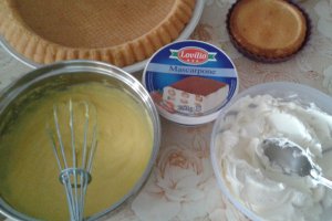 Tarta cu crema de vanilie, mascarpone si cirese