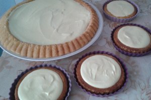 Tarta cu crema de vanilie, mascarpone si cirese