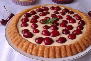 Tarta cu crema de vanilie, mascarpone si cirese