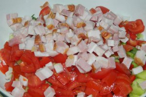 Salata de paste cu salam crud uscat