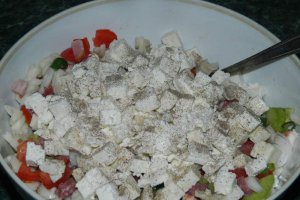 Salata de paste cu salam crud uscat