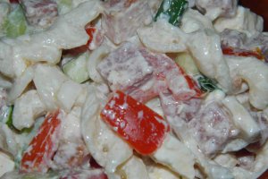Salata de paste cu salam crud uscat