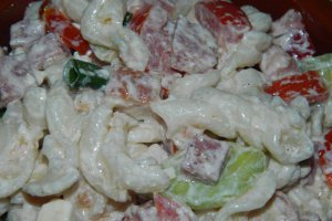 Salata de paste cu salam crud uscat