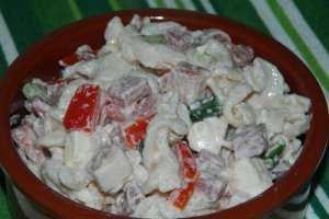 Salata de paste cu salam crud uscat