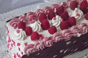 Tort cu mascarpone,zmeură şi ciocolată
