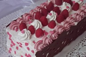 Tort cu mascarpone,zmeură şi ciocolată