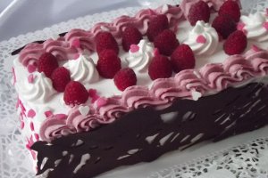 Tort cu mascarpone,zmeură şi ciocolată