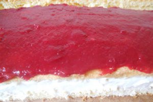 Tort cu mascarpone,zmeură şi ciocolată
