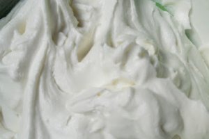 Tort cu mascarpone,zmeură şi ciocolată