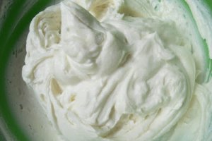 Tort cu mascarpone,zmeură şi ciocolată