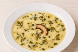 Ciorba de salata cu slanina