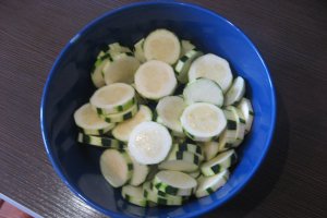 Salata calda de dovlecei