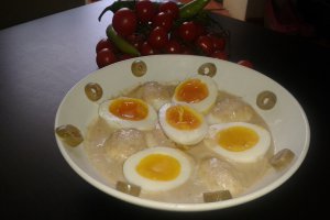 Oua cu sos de ton
