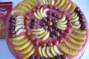 Tarta cu fructe din compot