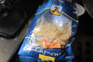 Briose aperitiv cu carne, cus-cus, porumb si multe legume