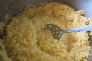 Briose aperitiv cu carne, cus-cus, porumb si multe legume